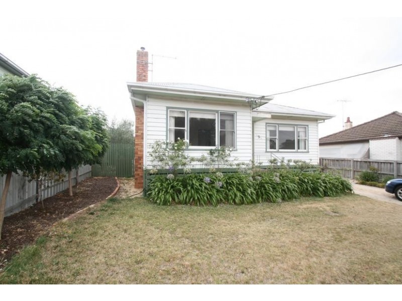 9 Lowe Street, Ararat VIC 3377