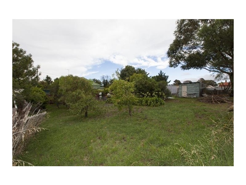 9 Currajong Avenue, Ararat VIC 3377