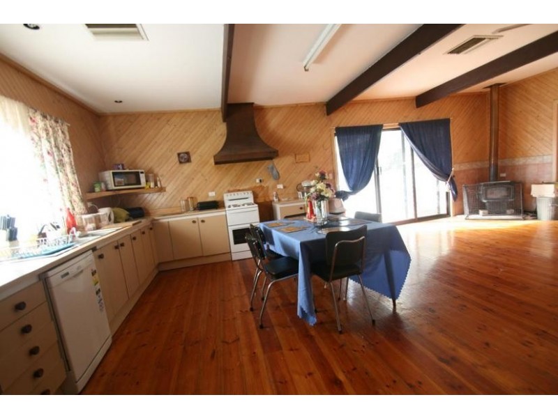 11 Camp Street, Donald VIC 3480