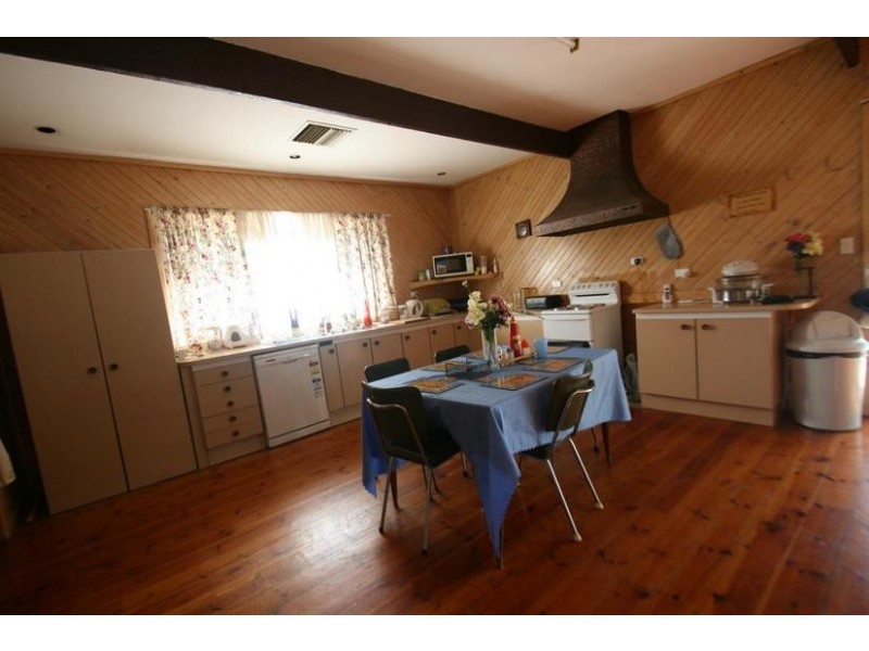 11 Camp Street, Donald VIC 3480