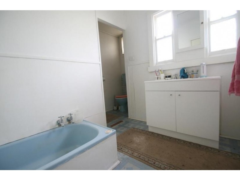 11 Camp Street, Donald VIC 3480