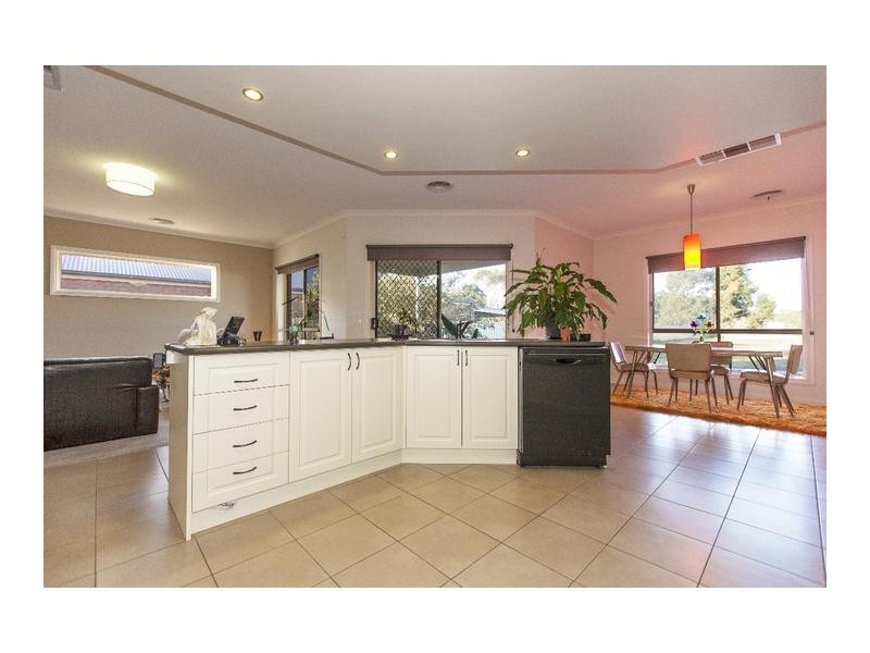 13 Hucker Street, Ararat VIC 3377