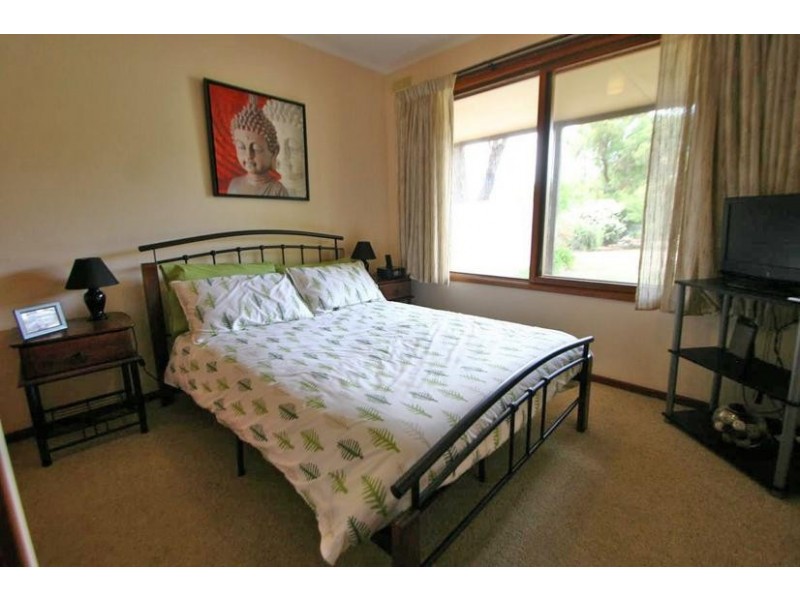 17 Golf Links Road, Ararat VIC 3377