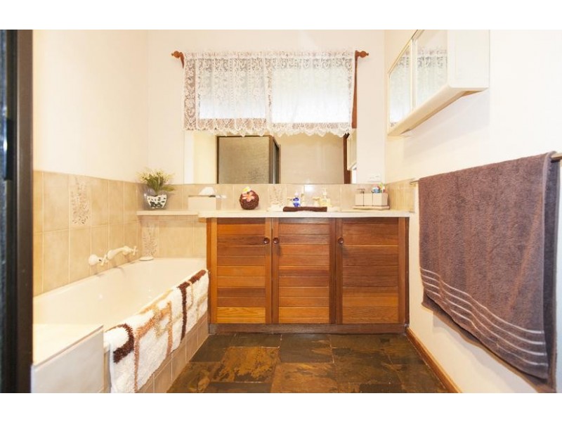 17 Golf Links Road, Ararat VIC 3377