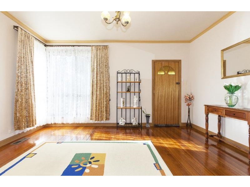 14 Churchill Avenue, Ararat VIC 3377