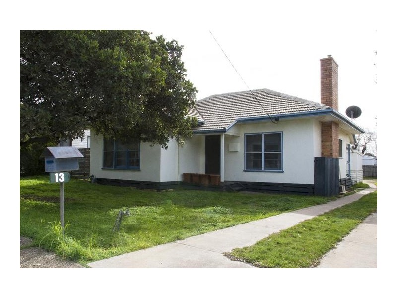 13 Laidlaw Street, Ararat VIC 3377