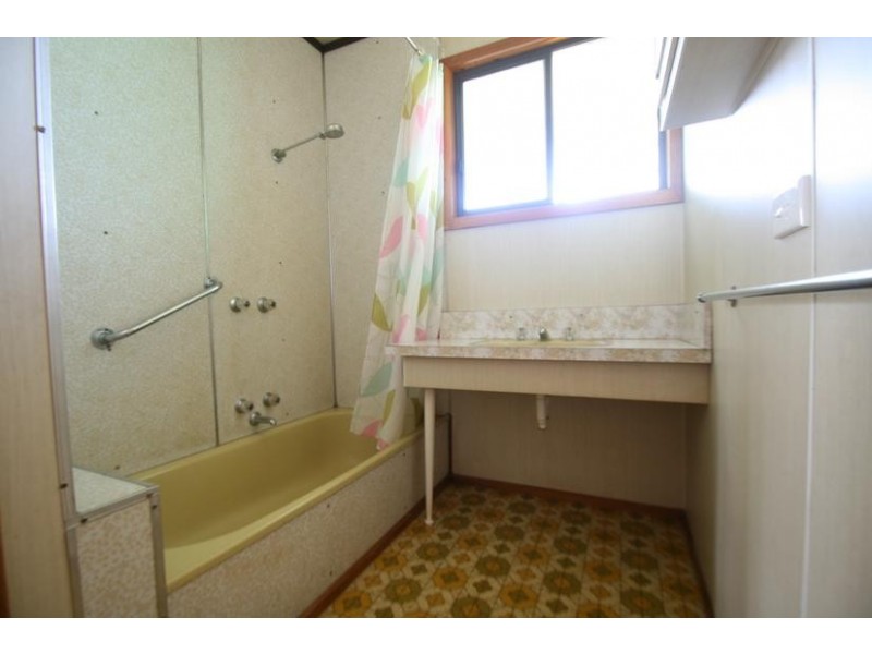 8 Degraves Street, Elmhurst VIC 3469