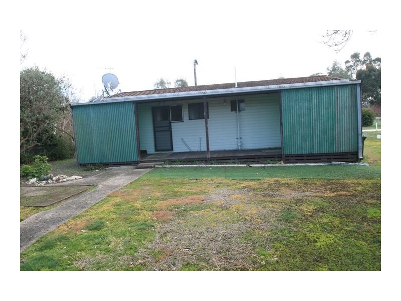 8 Degraves Street, Elmhurst VIC 3469