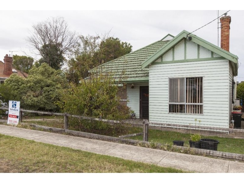 9 Currajong Avenue, Ararat VIC 3377