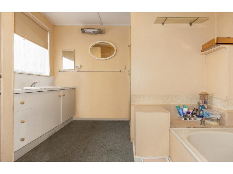 9 Currajong Avenue, Ararat VIC 3377