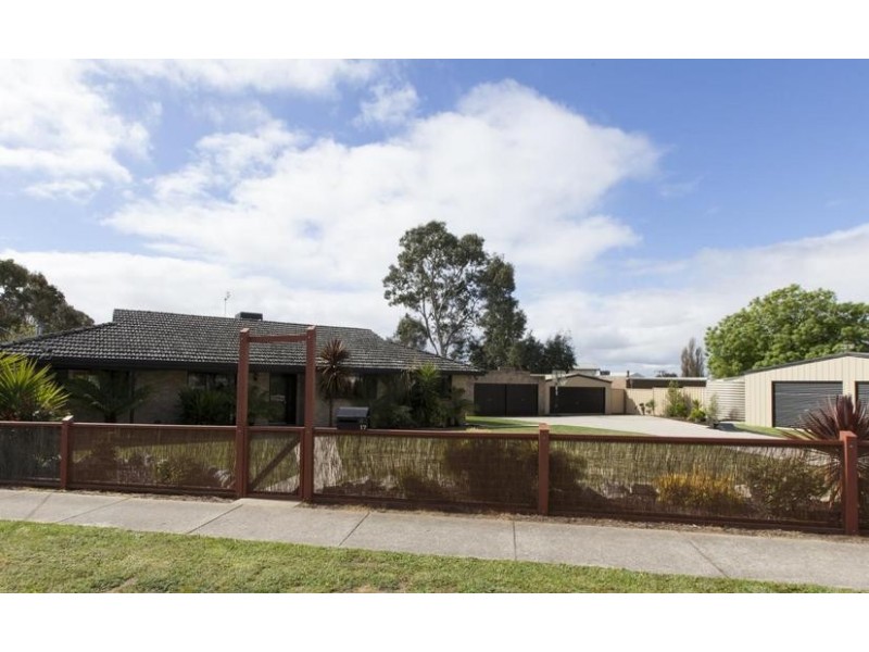17 Kneebone Street, Ararat VIC 3377