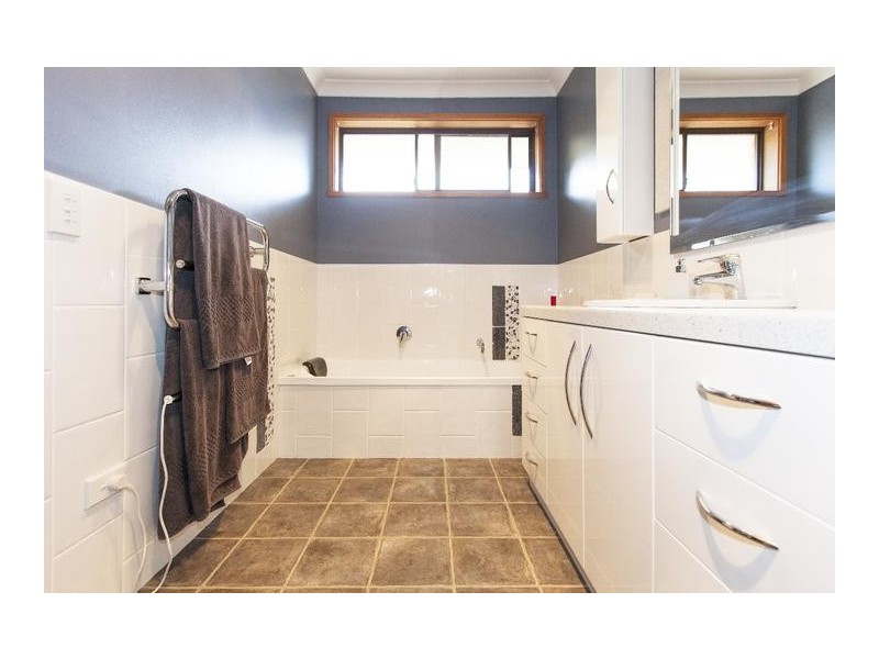 17 Kneebone Street, Ararat VIC 3377