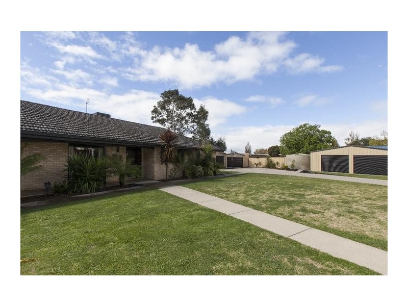 17 Kneebone Street, Ararat VIC 3377