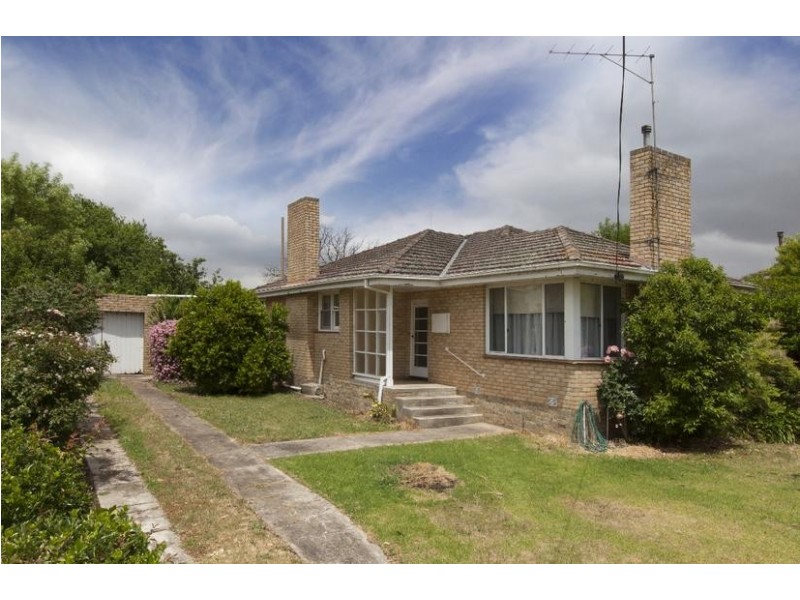 142 Montgomery Street, Lake Bolac VIC 3351