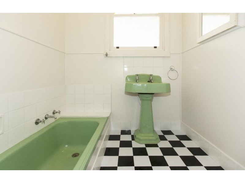 142 Montgomery Street, Lake Bolac VIC 3351