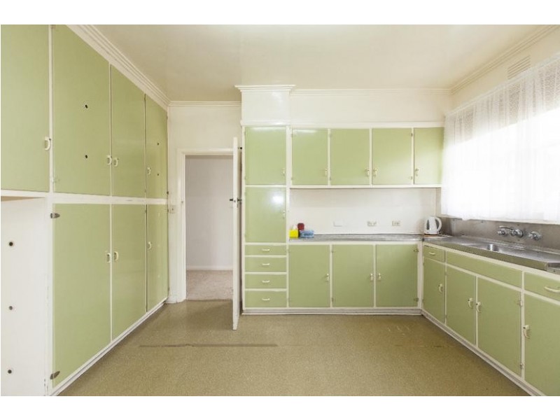 142 Montgomery Street, Lake Bolac VIC 3351