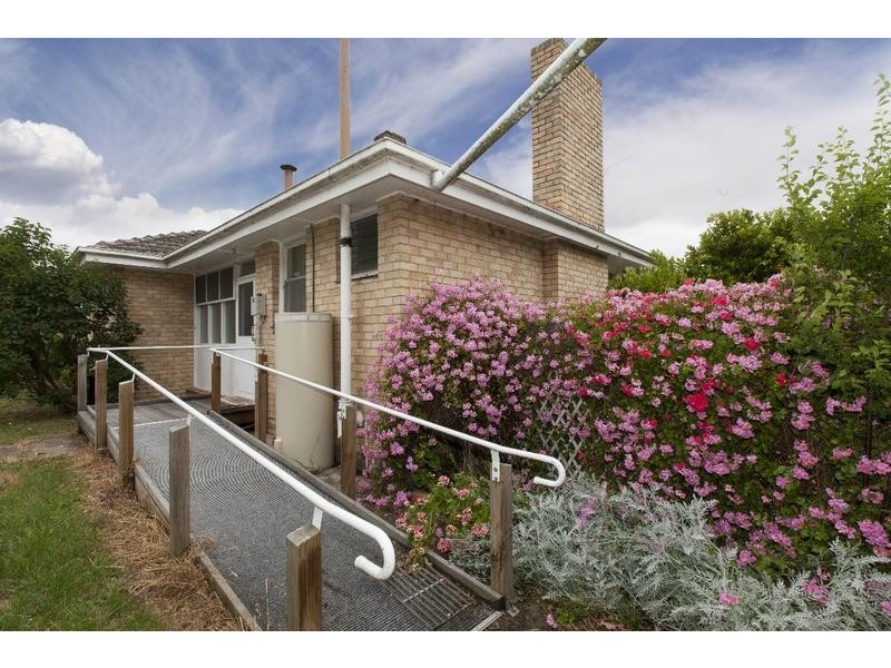 142 Montgomery Street, Lake Bolac VIC 3351