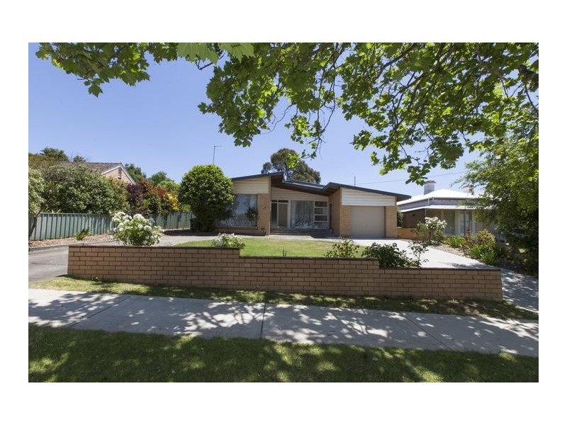 48 Barkly Street West, Ararat VIC 3377