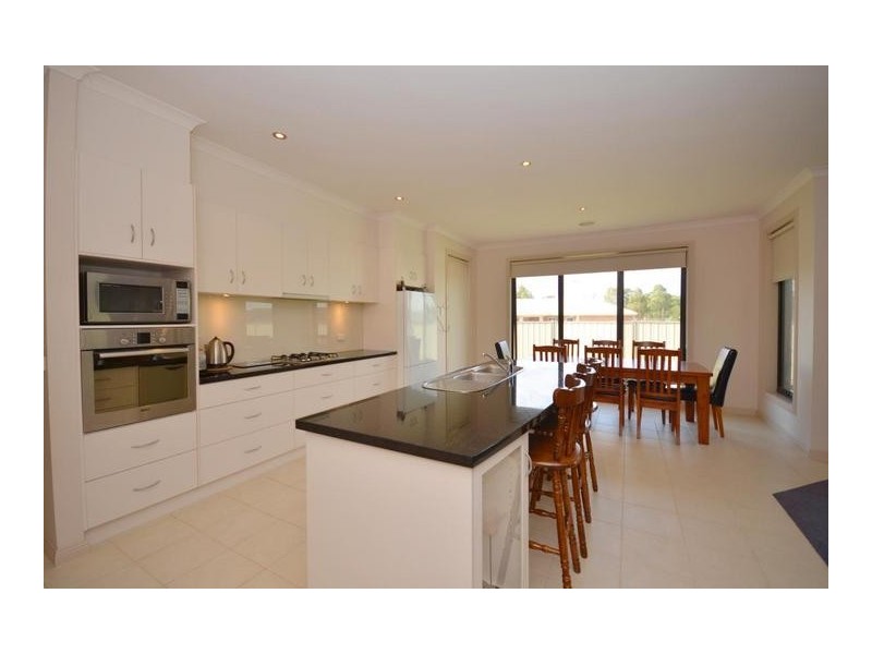 2 Highview Court, Ararat VIC 3377