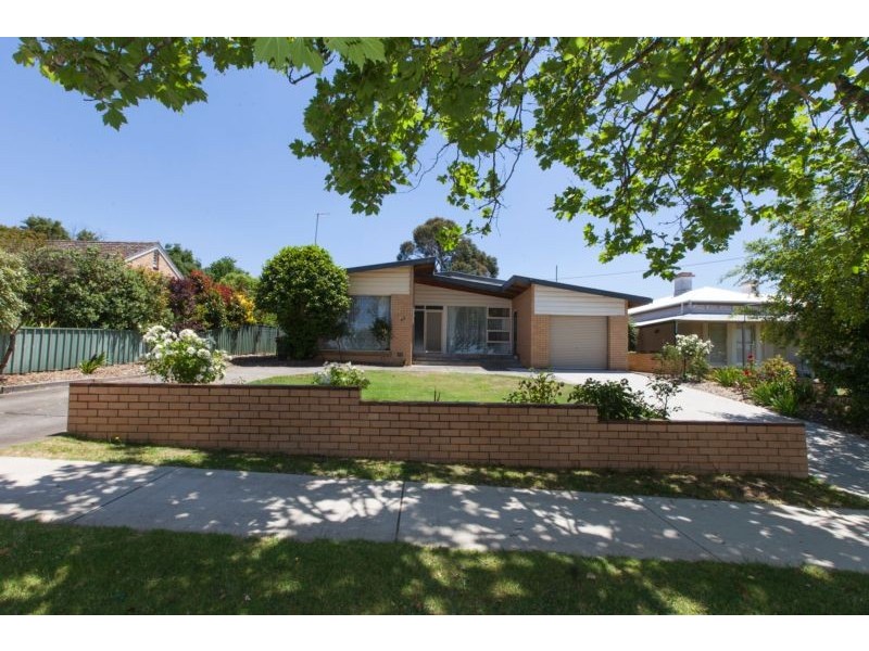 48 Barkly Street West, Ararat VIC 3377