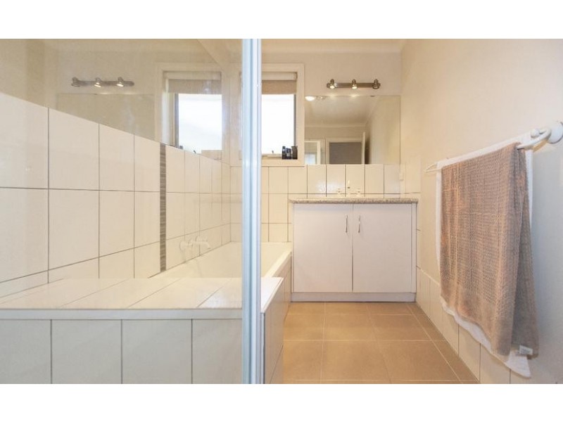 33 McGibbony Street, Ararat VIC 3377