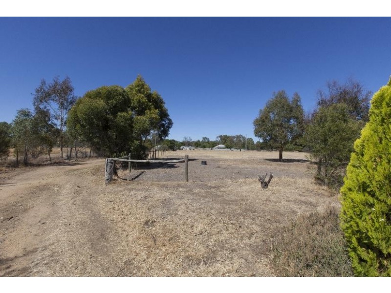 27 Stephenson Street, Great Western VIC 3377