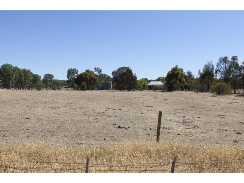 27 Stephenson Street, Great Western VIC 3377