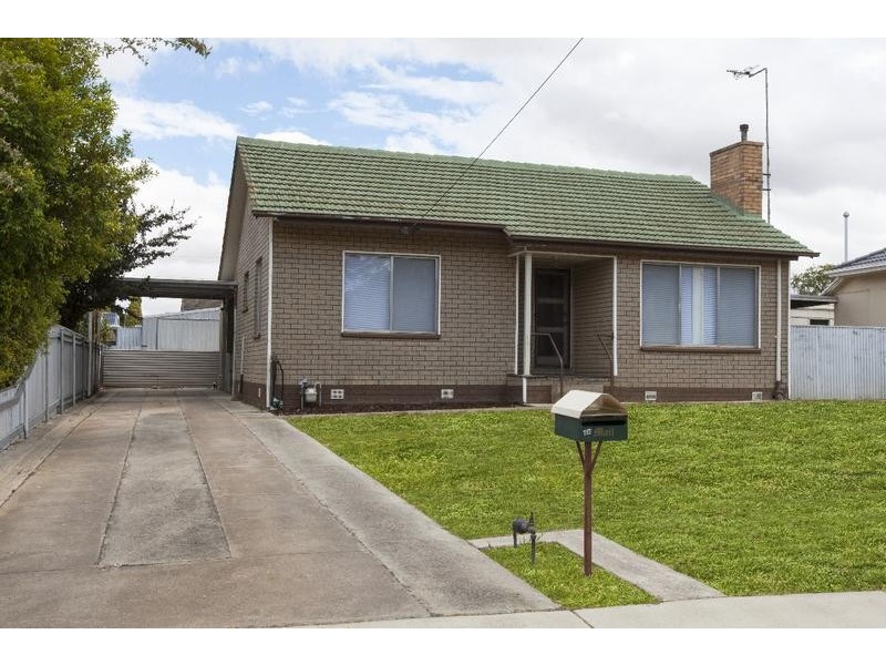16 Bonnin Avenue, Ararat VIC 3377