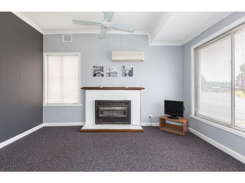 16 Bonnin Avenue, Ararat VIC 3377