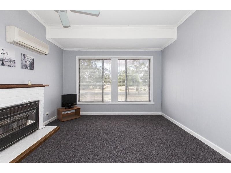 16 Bonnin Avenue, Ararat VIC 3377