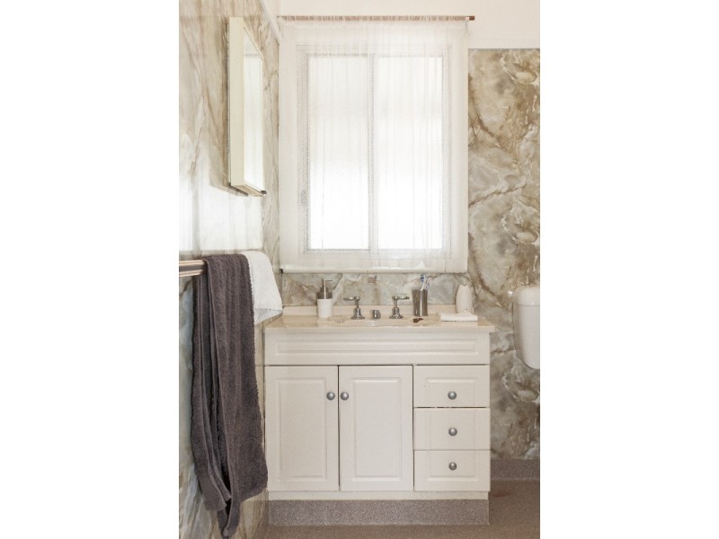 16 Bonnin Avenue, Ararat VIC 3377