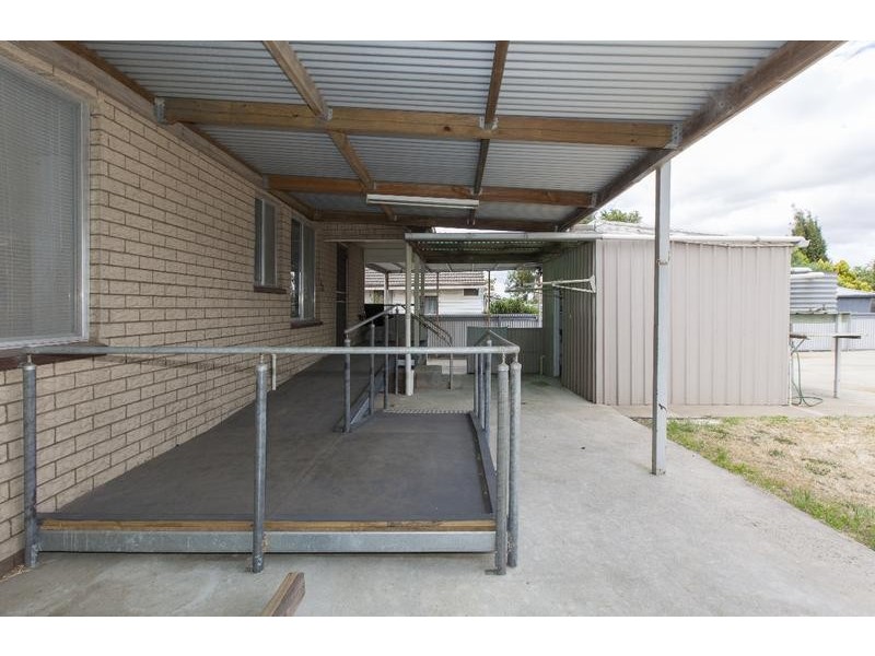 16 Bonnin Avenue, Ararat VIC 3377