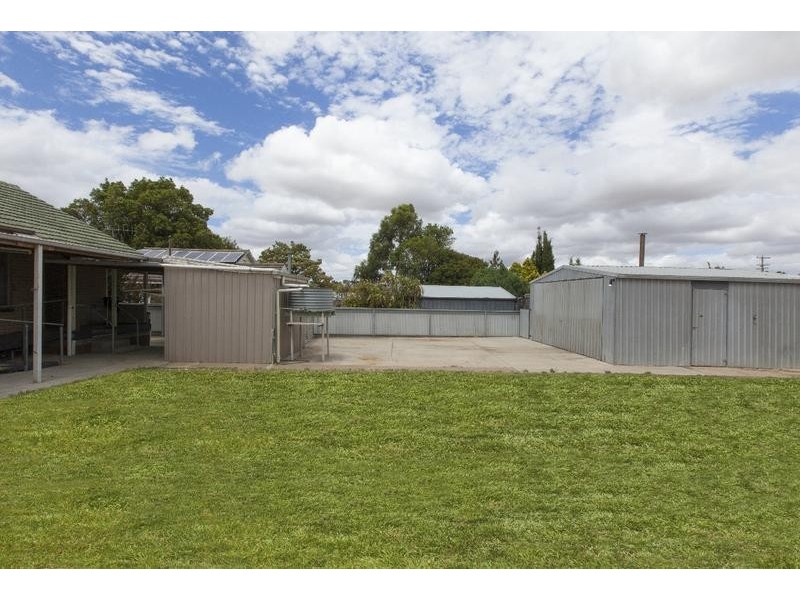 16 Bonnin Avenue, Ararat VIC 3377