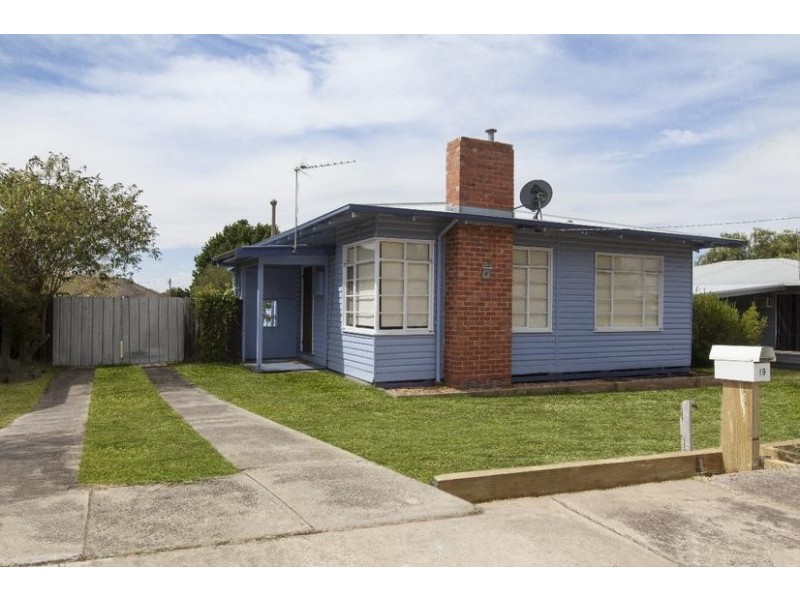 19 Churchill Avenue, Ararat VIC 3377