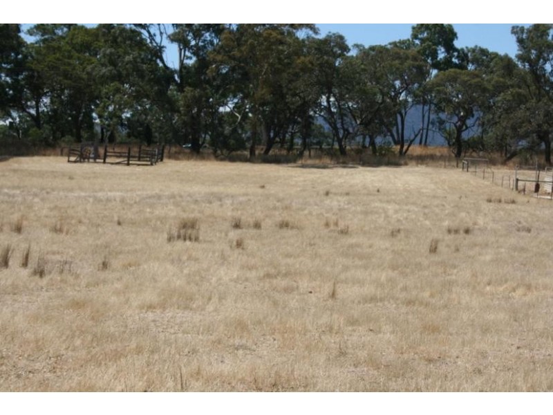 28 Western Highway, Buangor VIC 3375