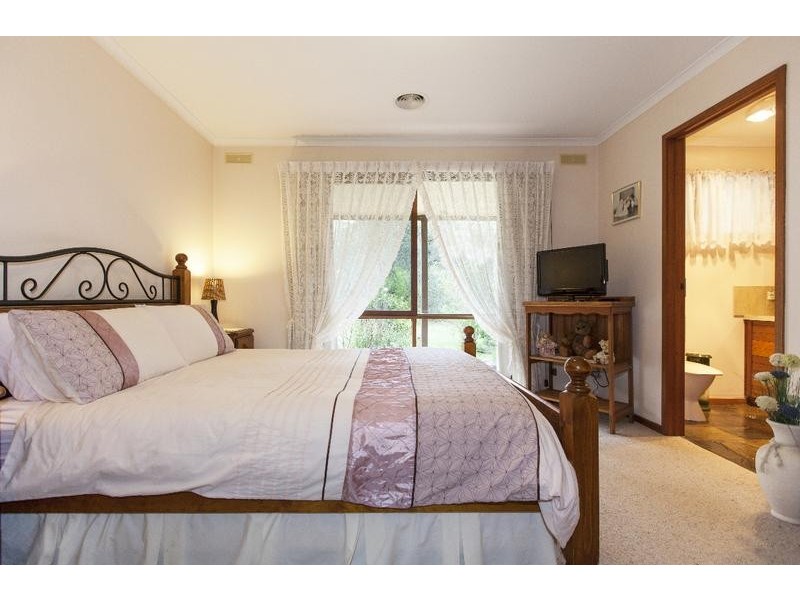 17 Golf Links Rd, Ararat VIC 3377