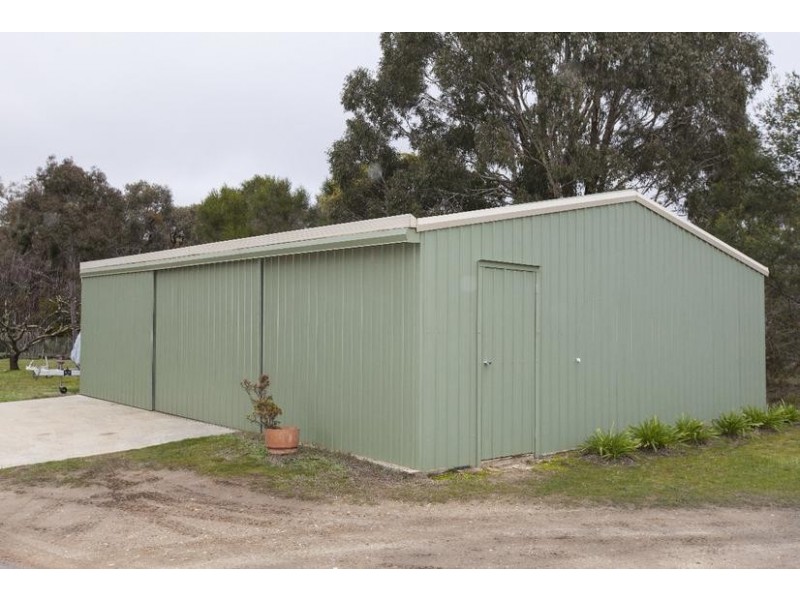 17 Golf Links Rd, Ararat VIC 3377