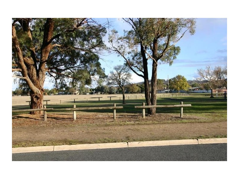 29 Marx Crescent, Ararat VIC 3377