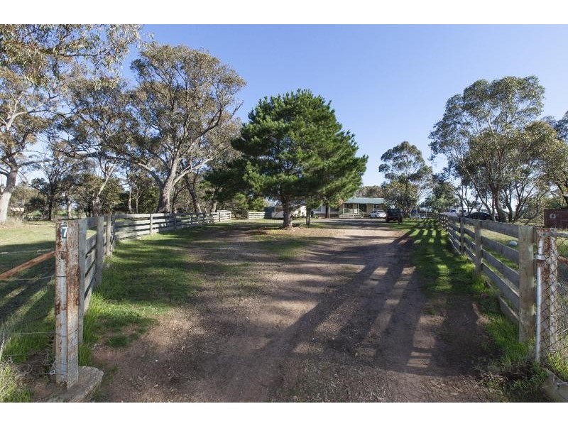 7 School Loop Road, Landsborough West VIC 3384