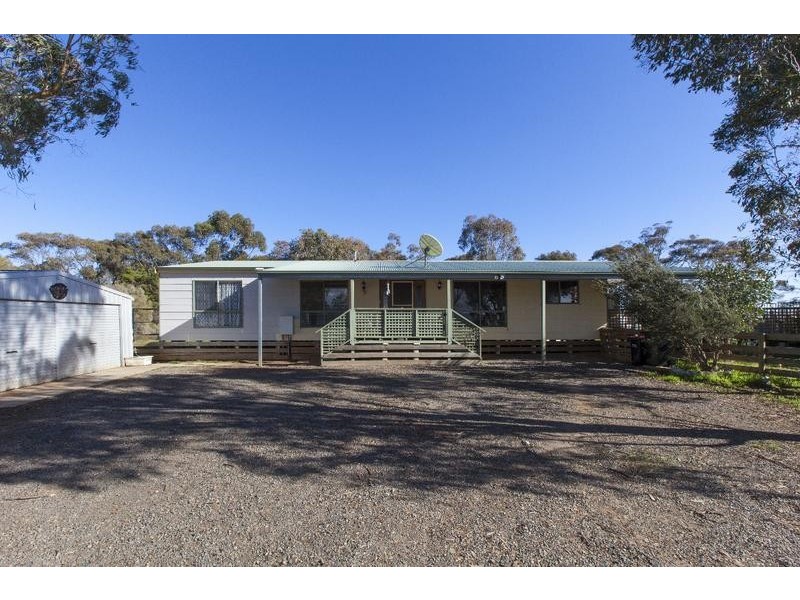 7 School Loop Road, Landsborough West VIC 3384