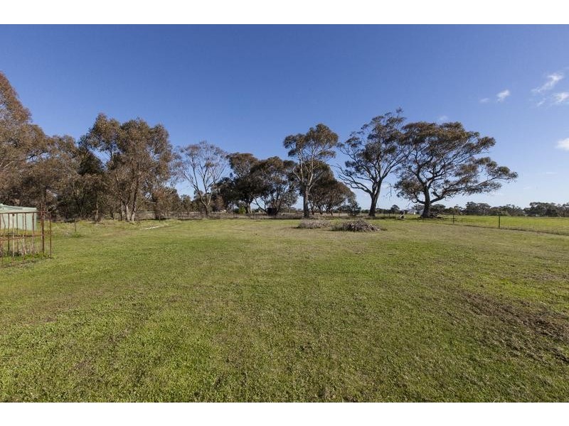 7 School Loop Road, Landsborough West VIC 3384