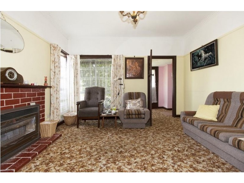 27 Laidlaw Street, Ararat VIC 3377