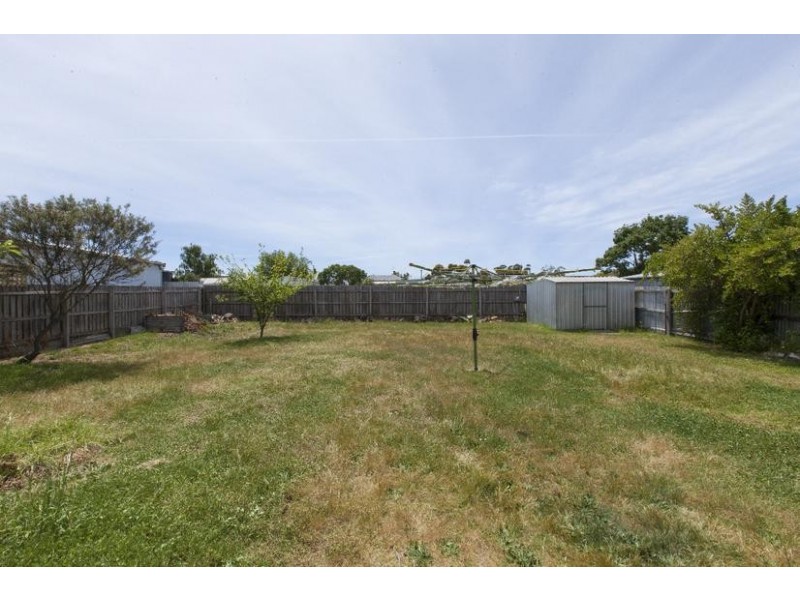 27 Laidlaw Street, Ararat VIC 3377