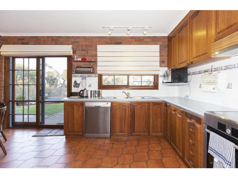 1 Fisher Creek Close, Ararat VIC 3377