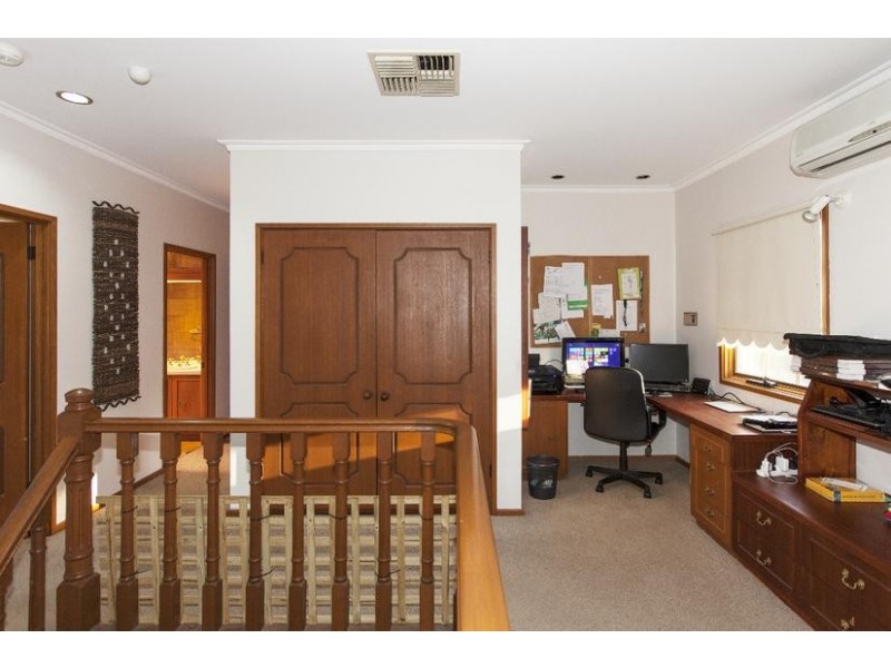 1 Fisher Creek Close, Ararat VIC 3377