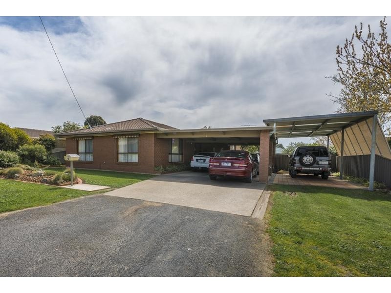9 Hakea Street, Ararat VIC 3377
