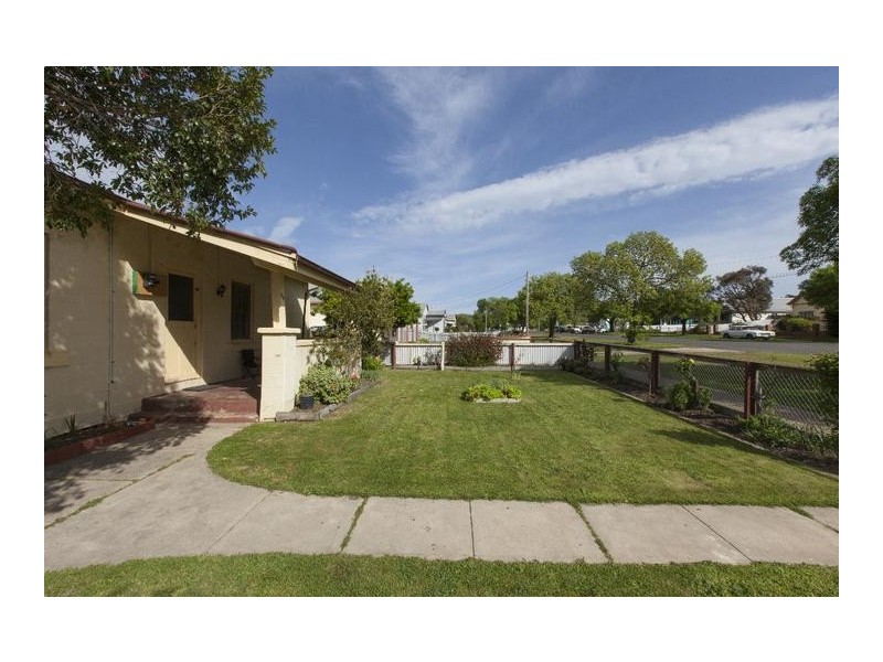 64 Rundell Street, Ararat VIC 3377