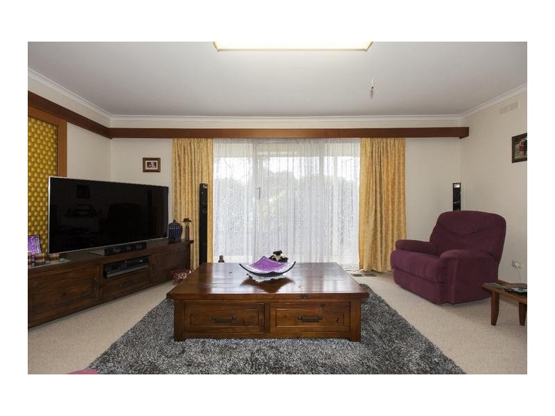 80 Churchill Avenue, Ararat VIC 3377