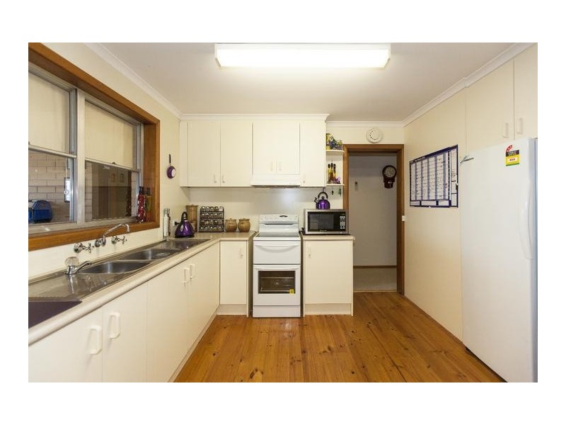 80 Churchill Avenue, Ararat VIC 3377