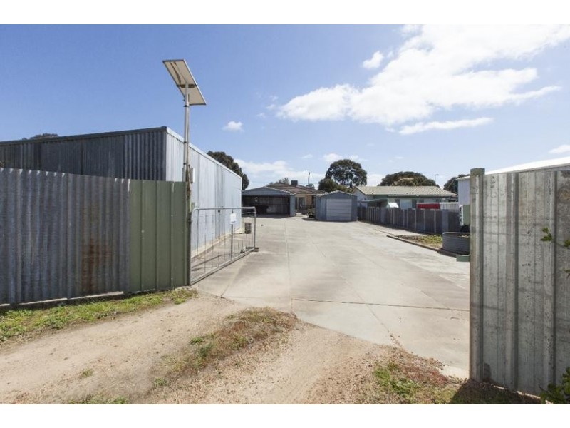 80 Churchill Avenue, Ararat VIC 3377